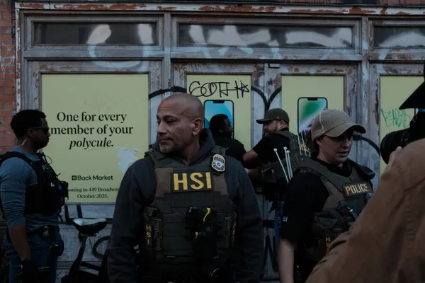 Masked Federal Agents Storm Canal Street in Raid Targeting Immigrant Vendors